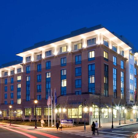 Hilton Garden Inn Shirlington Arlington Exterior photo