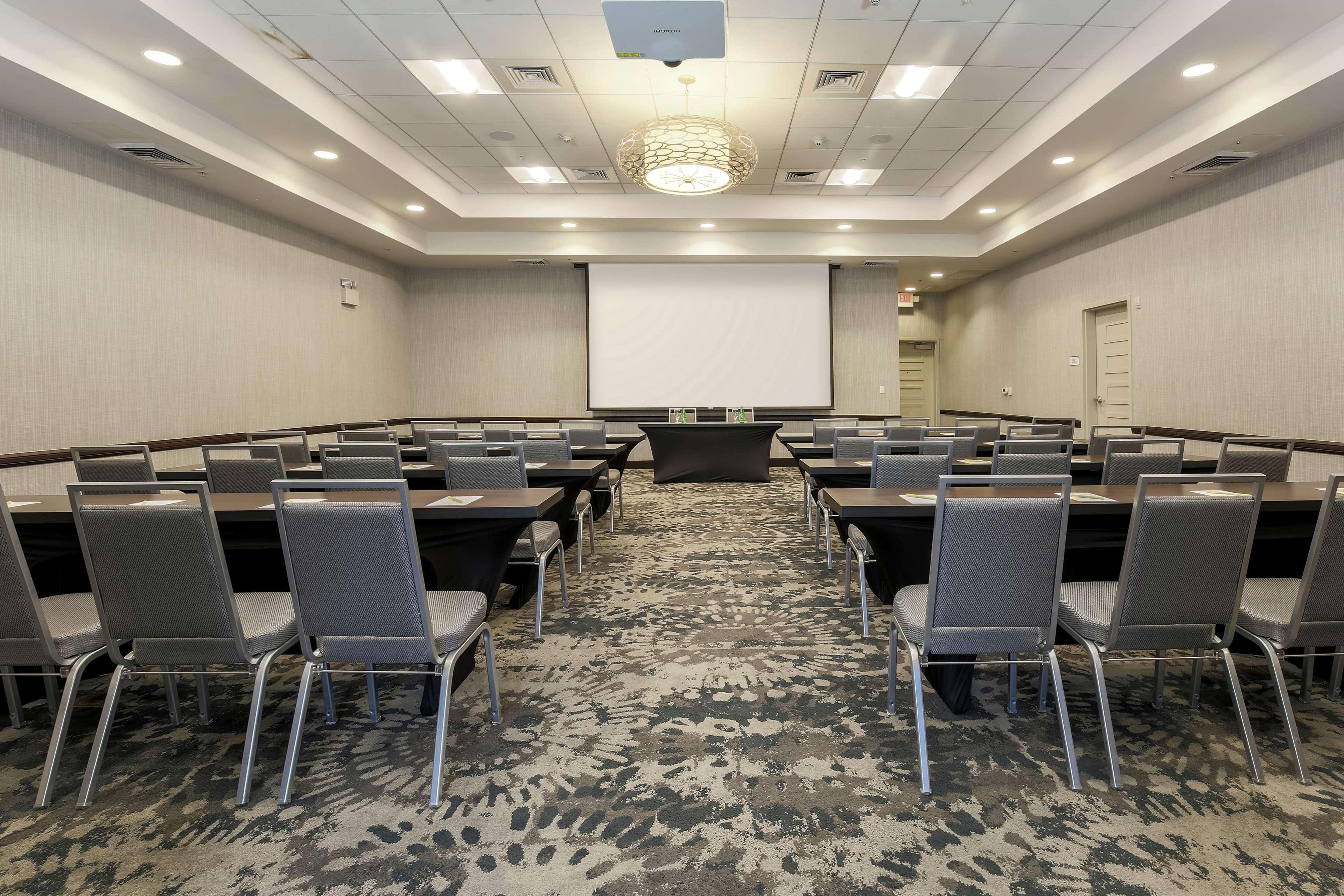 Hilton Garden Inn Shirlington Arlington Exterior photo