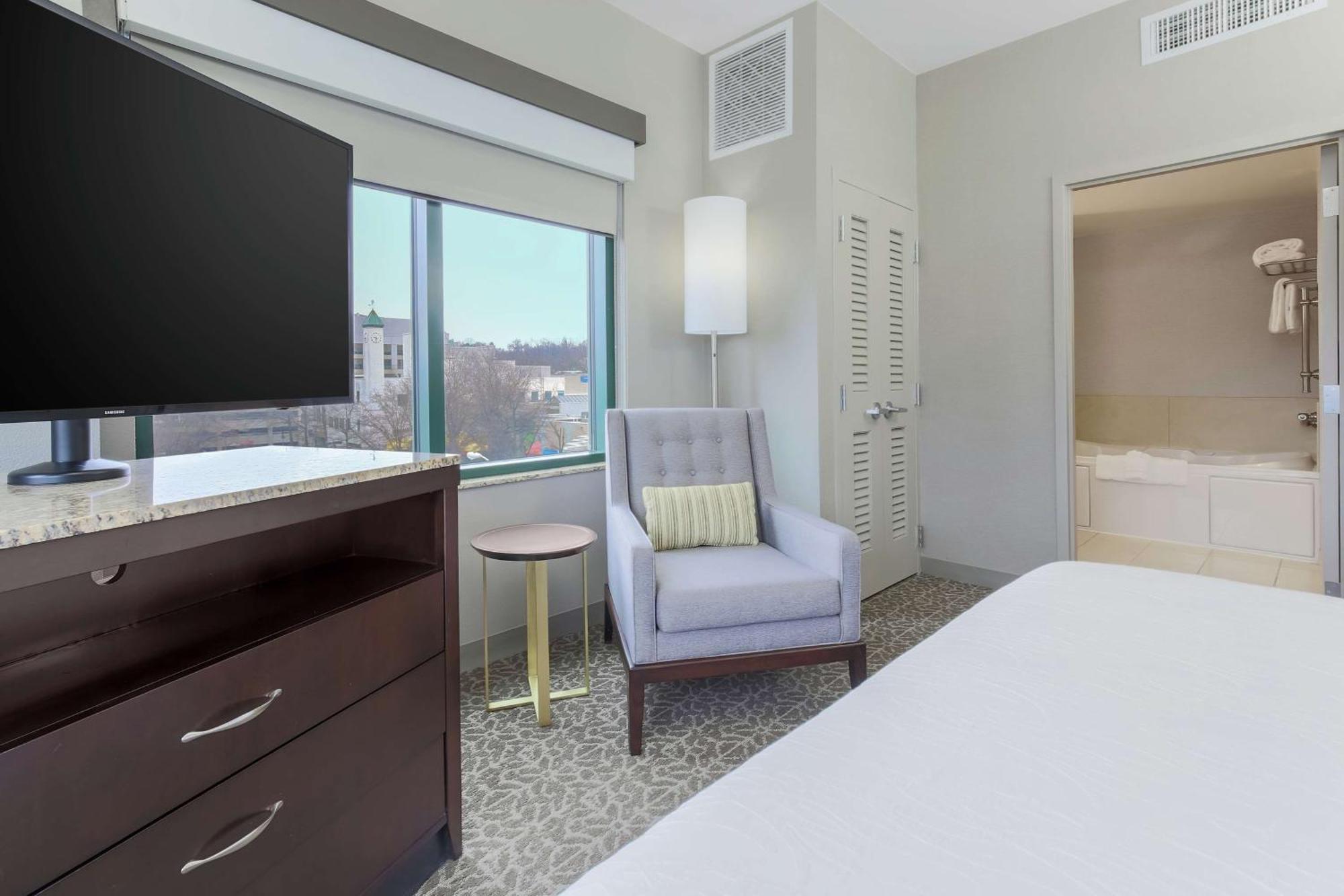 Hilton Garden Inn Shirlington Arlington Exterior photo