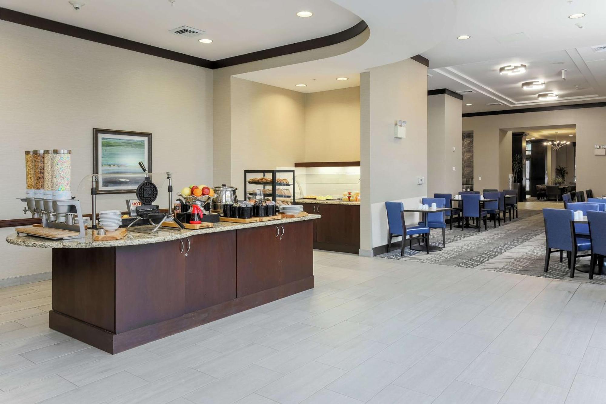 Hilton Garden Inn Shirlington Arlington Exterior photo