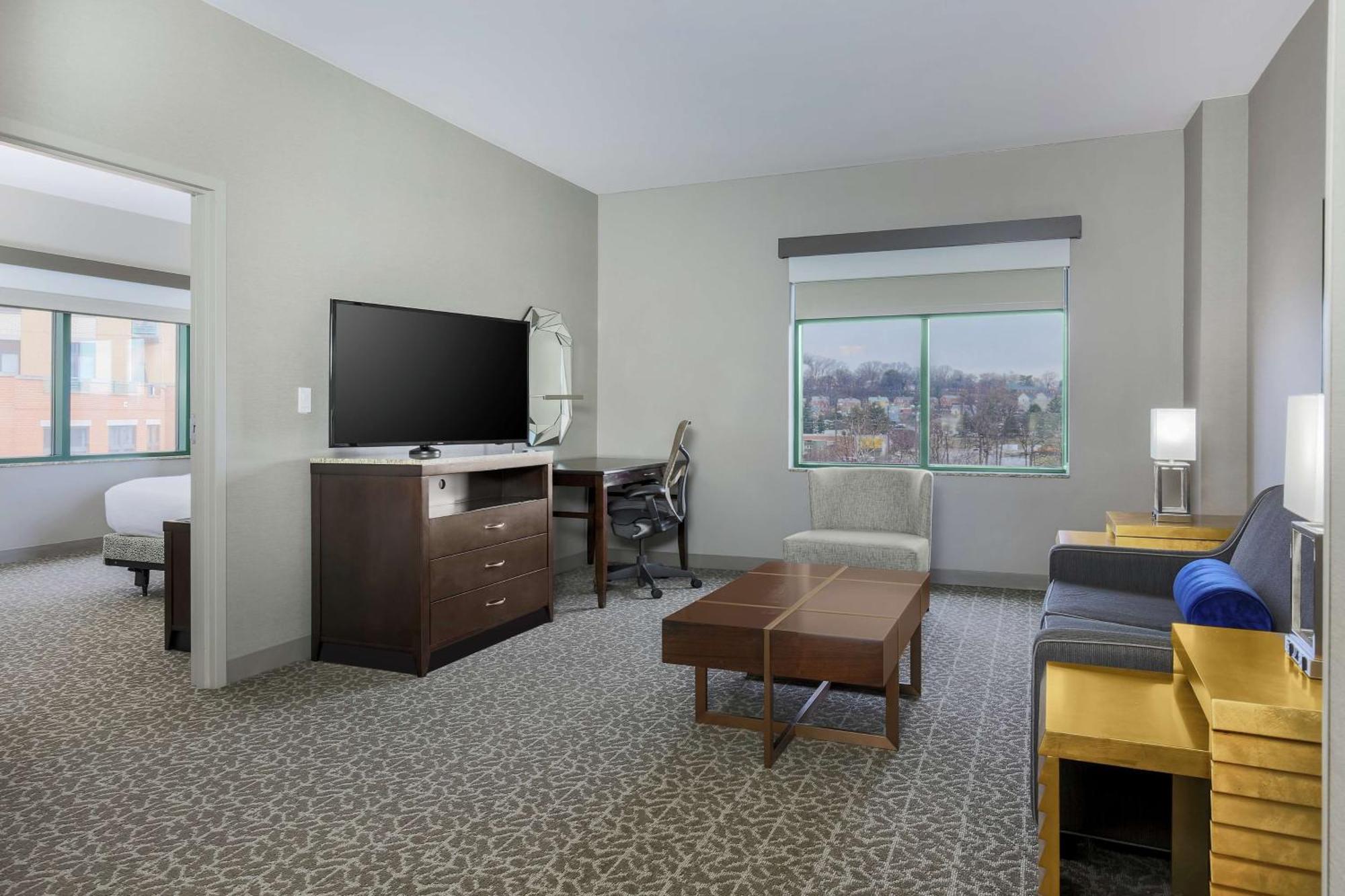 Hilton Garden Inn Shirlington Arlington Exterior photo