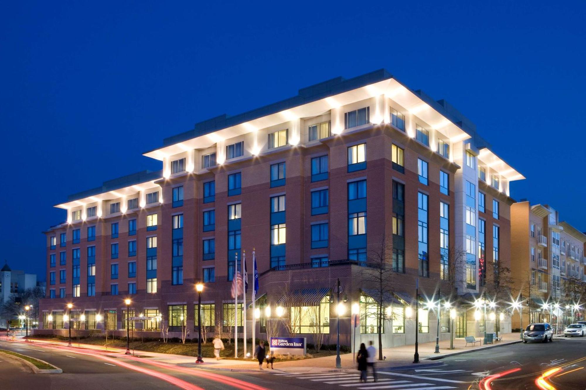 Hilton Garden Inn Shirlington Arlington Exterior photo